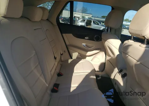 2017 Mercedes-Benz Glc 300 z USA, uszkodzony, nr VIN WDC0G4JB6HF215128